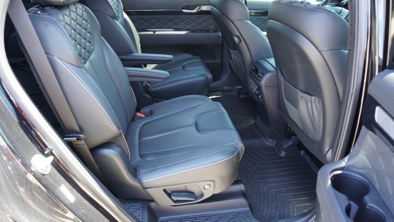 Used 2021 Black Hyundai Calligraphy image 12
