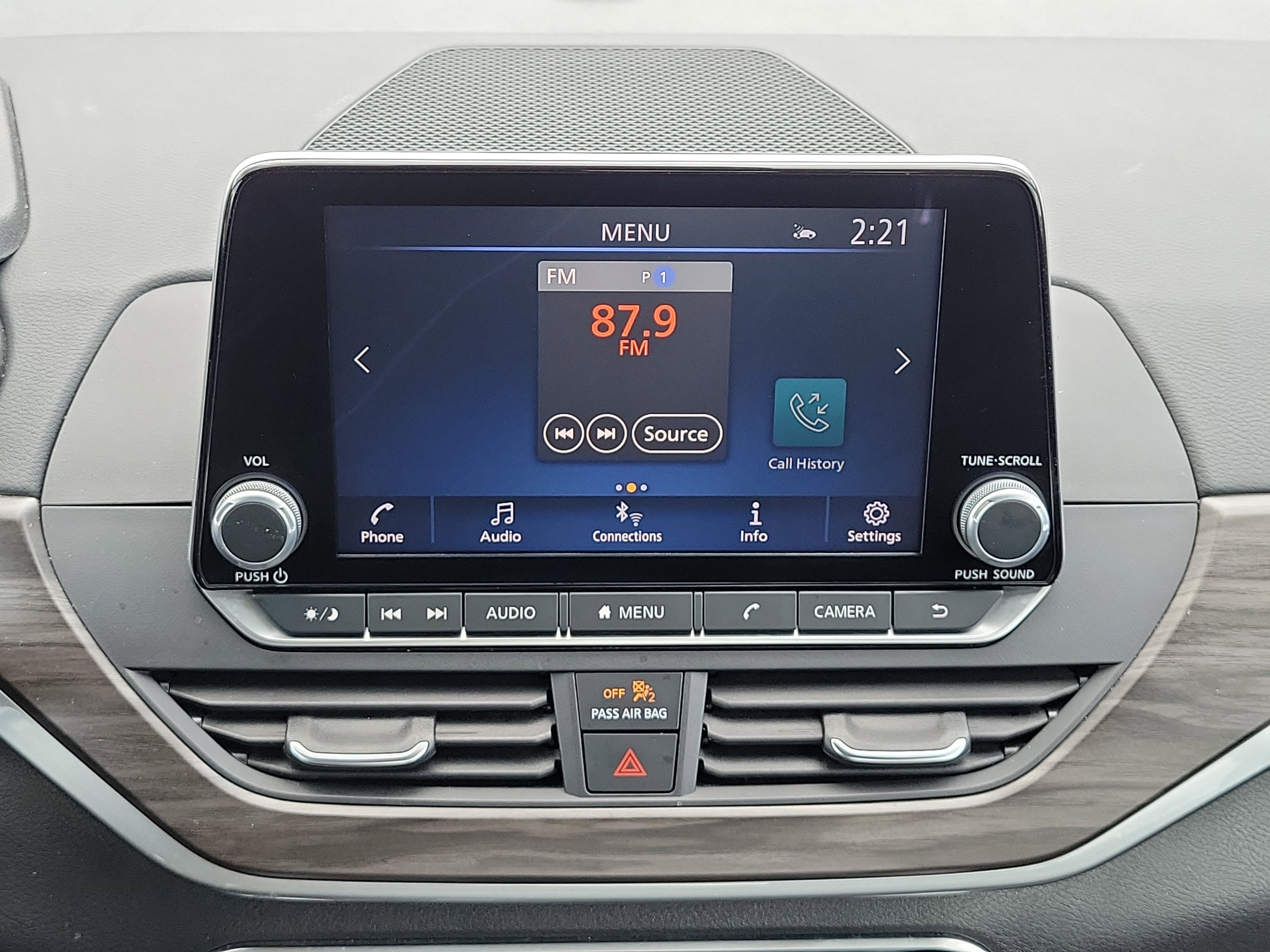 Used 2025 Glacier White Nissan SV image 24