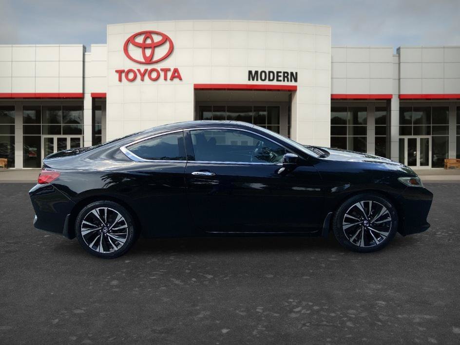 Used 2017 Crystal Black Pearl Honda EX image 4