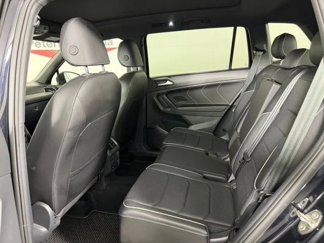 Used 2022 Black Volkswagen 2.0T SEL R-Line image 6