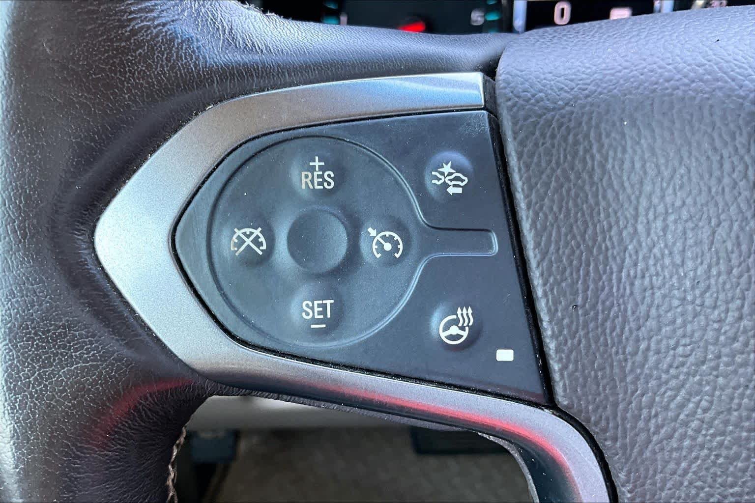 Used 2018 Iridescent Pearl Tricoat Chevrolet LT image 21