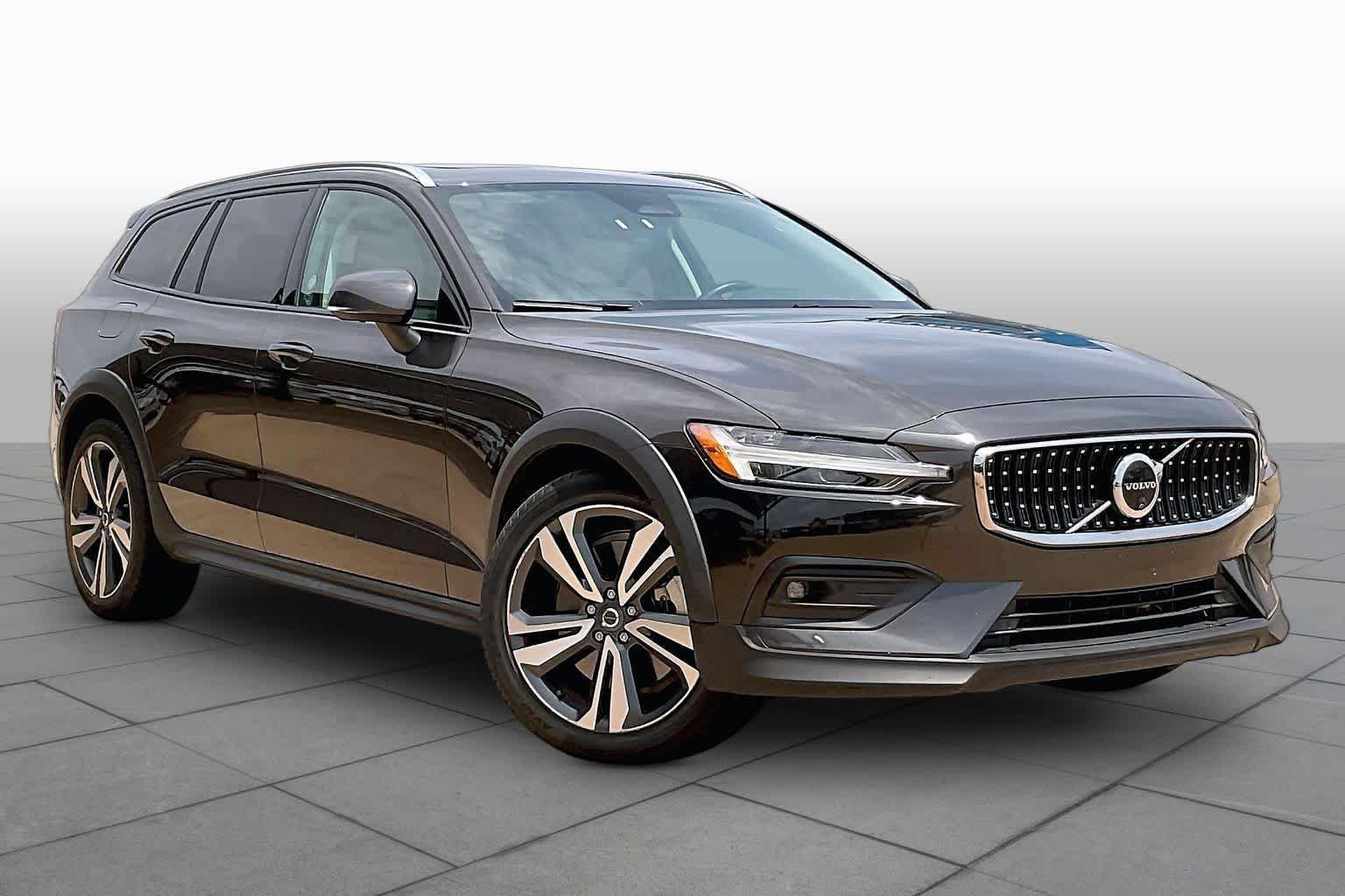 Pre-Owned 2025 Volvo V60 Cross Country Plus