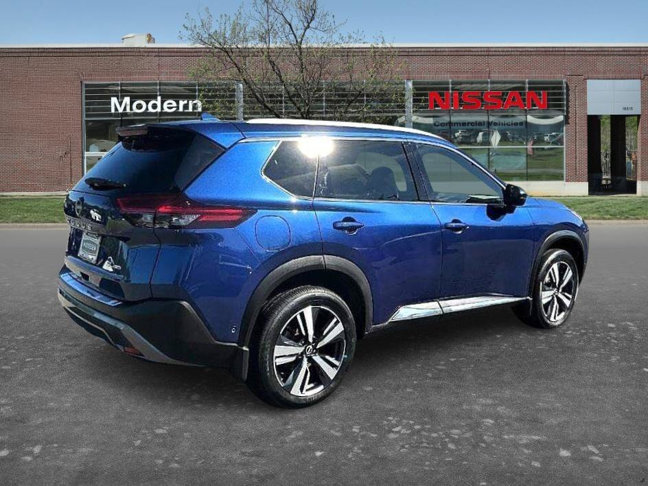 Used 2023 Brilliant Silver Metallic Nissan SV image 4