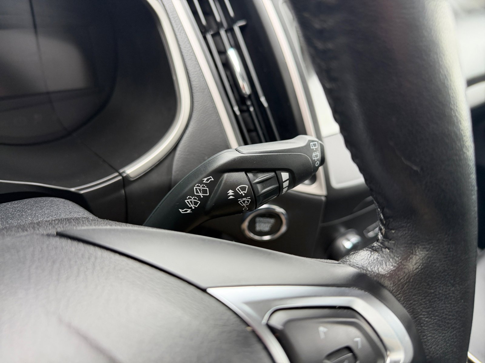 Used 2020 Black Ford SEL image 14