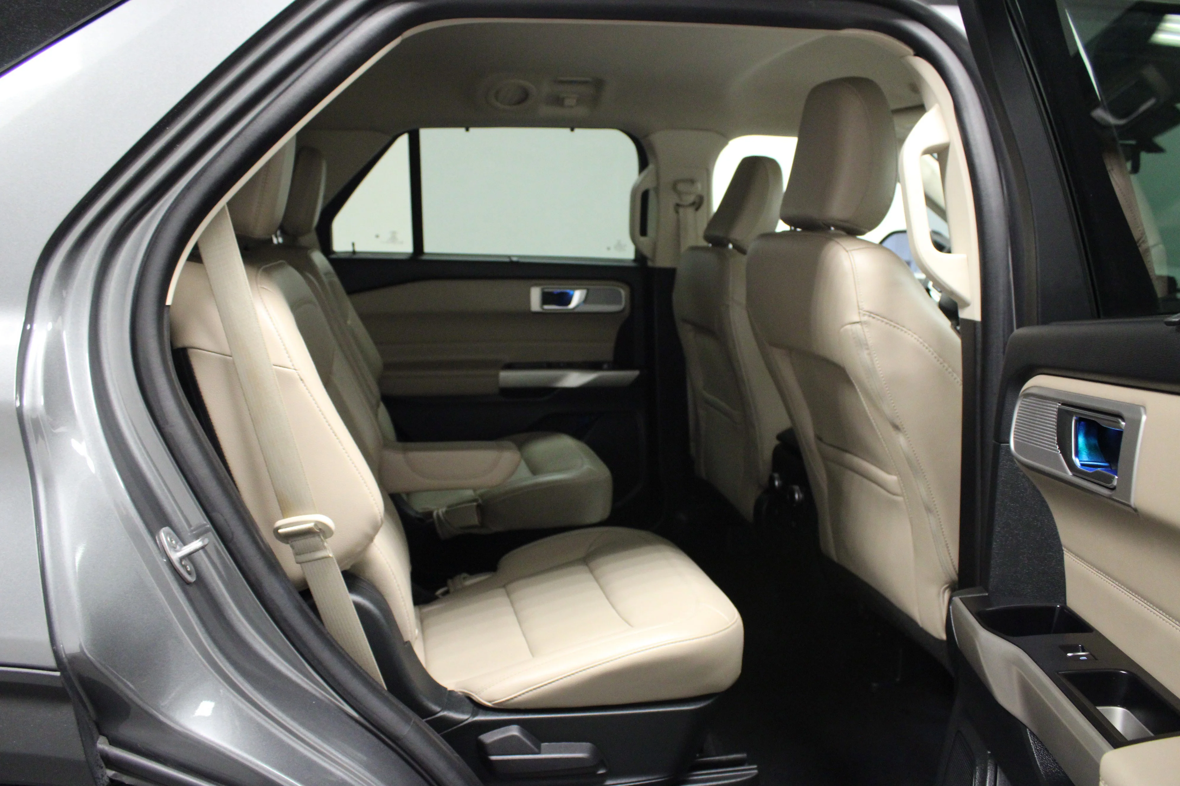 Used 2023 Gray Metallic Ford Limited image 16