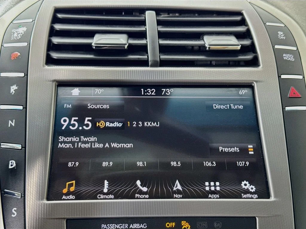 Used 2019 Pearl Metallic Lincoln Reserve image 17