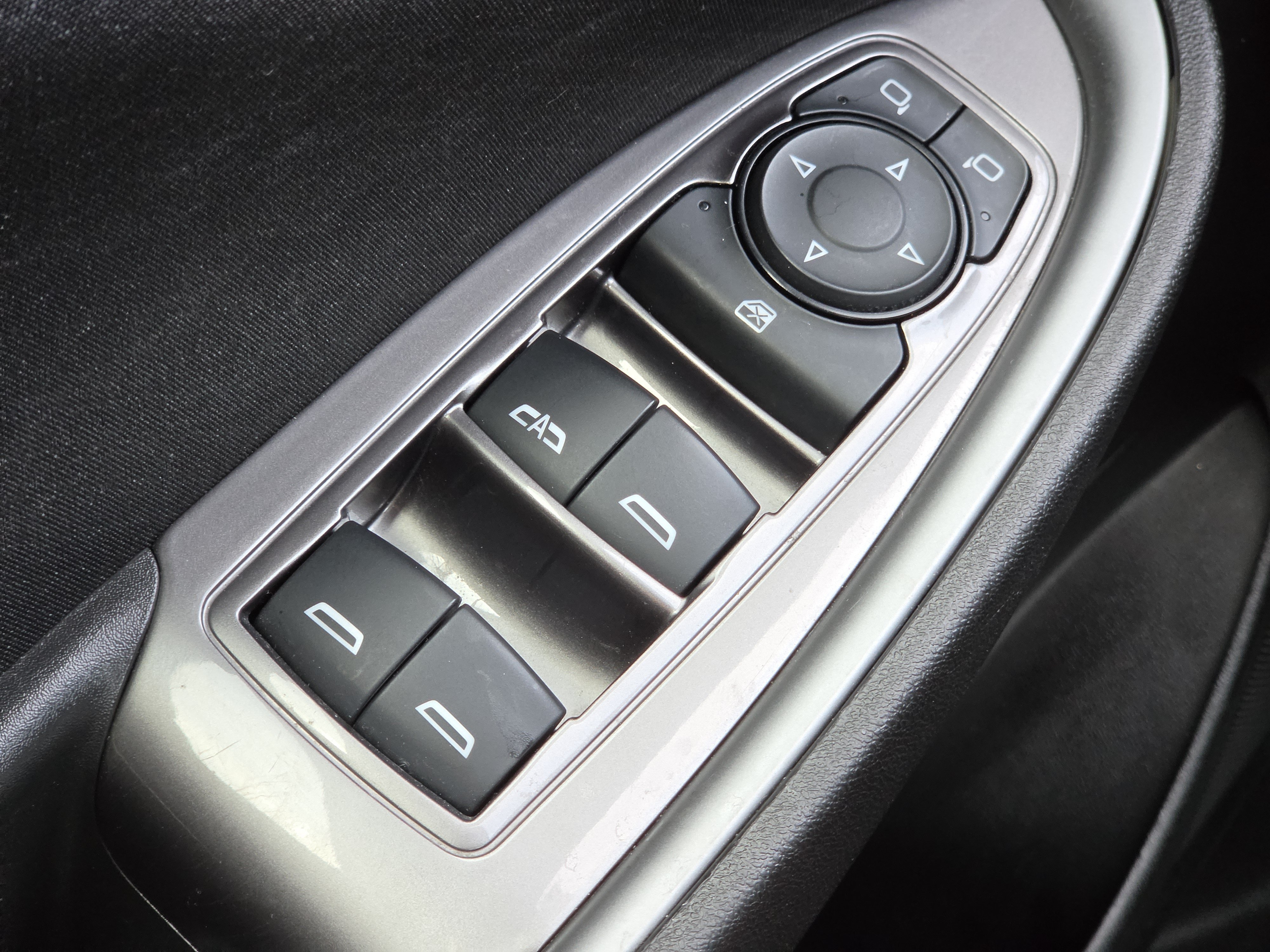 Used 2024 Summit White Chevrolet LT image 13