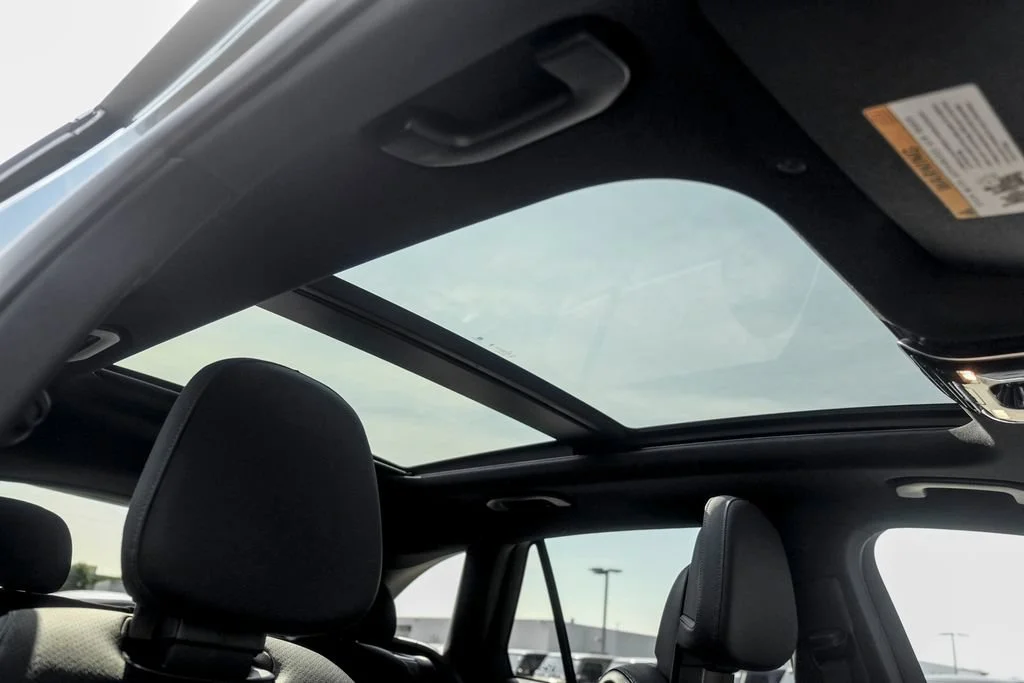 New 2026 Verde Silver Metallic Mercedes-Benz GLC 300 image 53