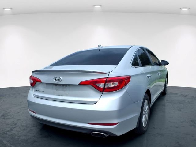 Used 2015 Silver Hyundai SE image 15