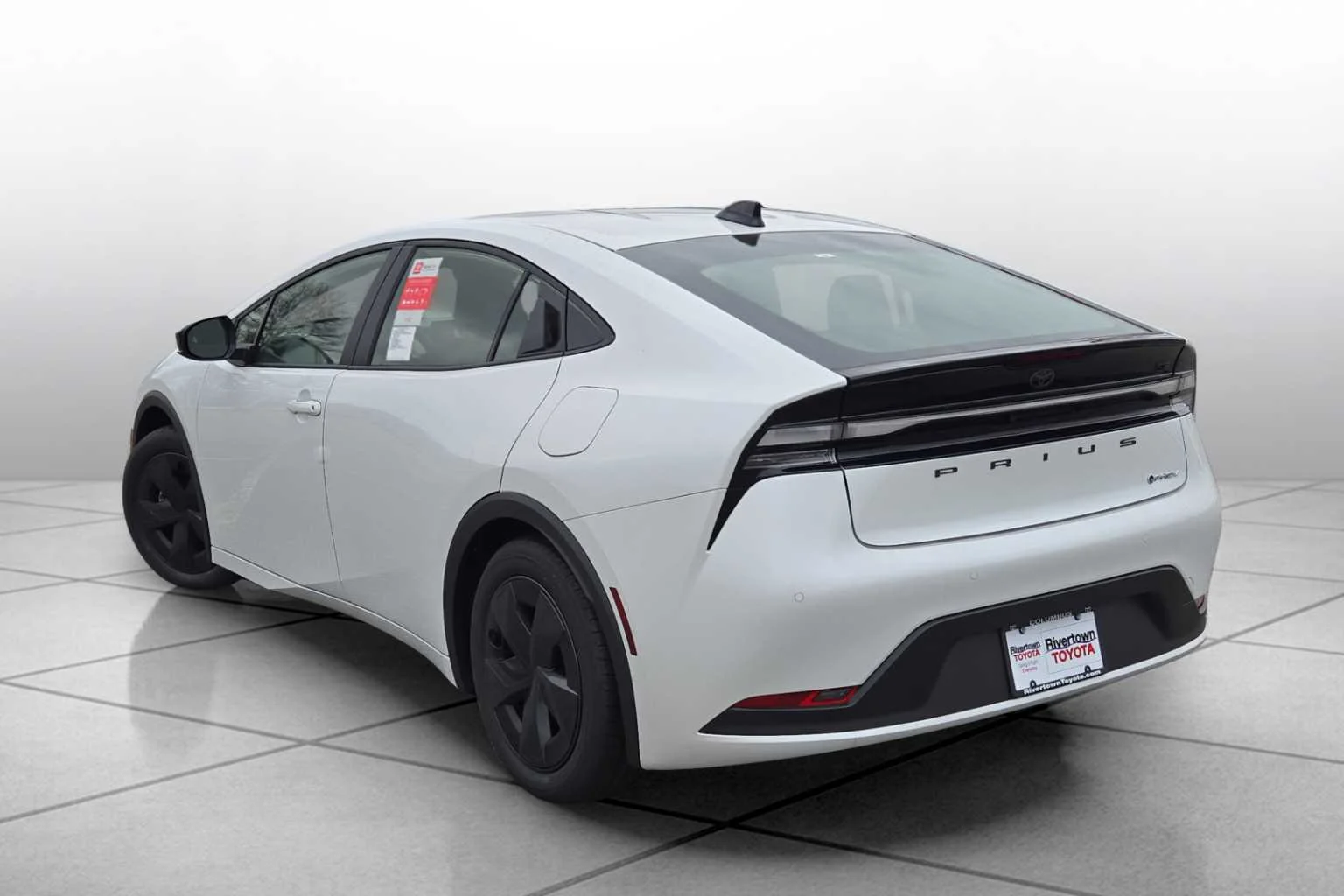2026 Toyota Prius Plug-in Hybrid SE - Photo 13