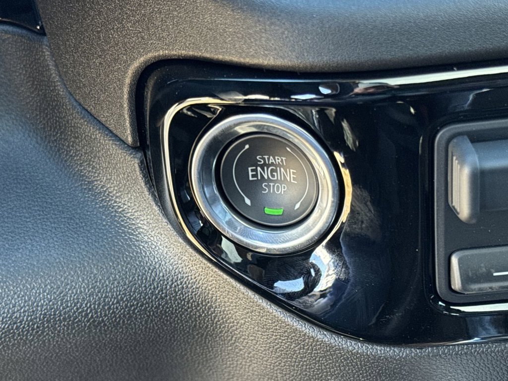 Used 2025 Black Chevrolet RST image 20