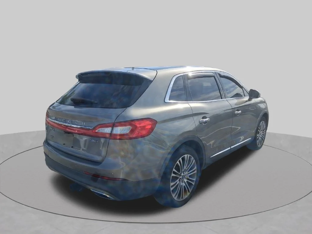 Used 2016  Lincoln Reserve image 6