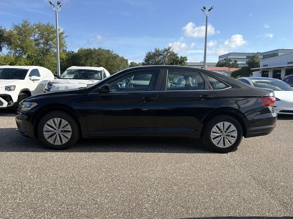Used 2019 Black Volkswagen 1.4T S image 2