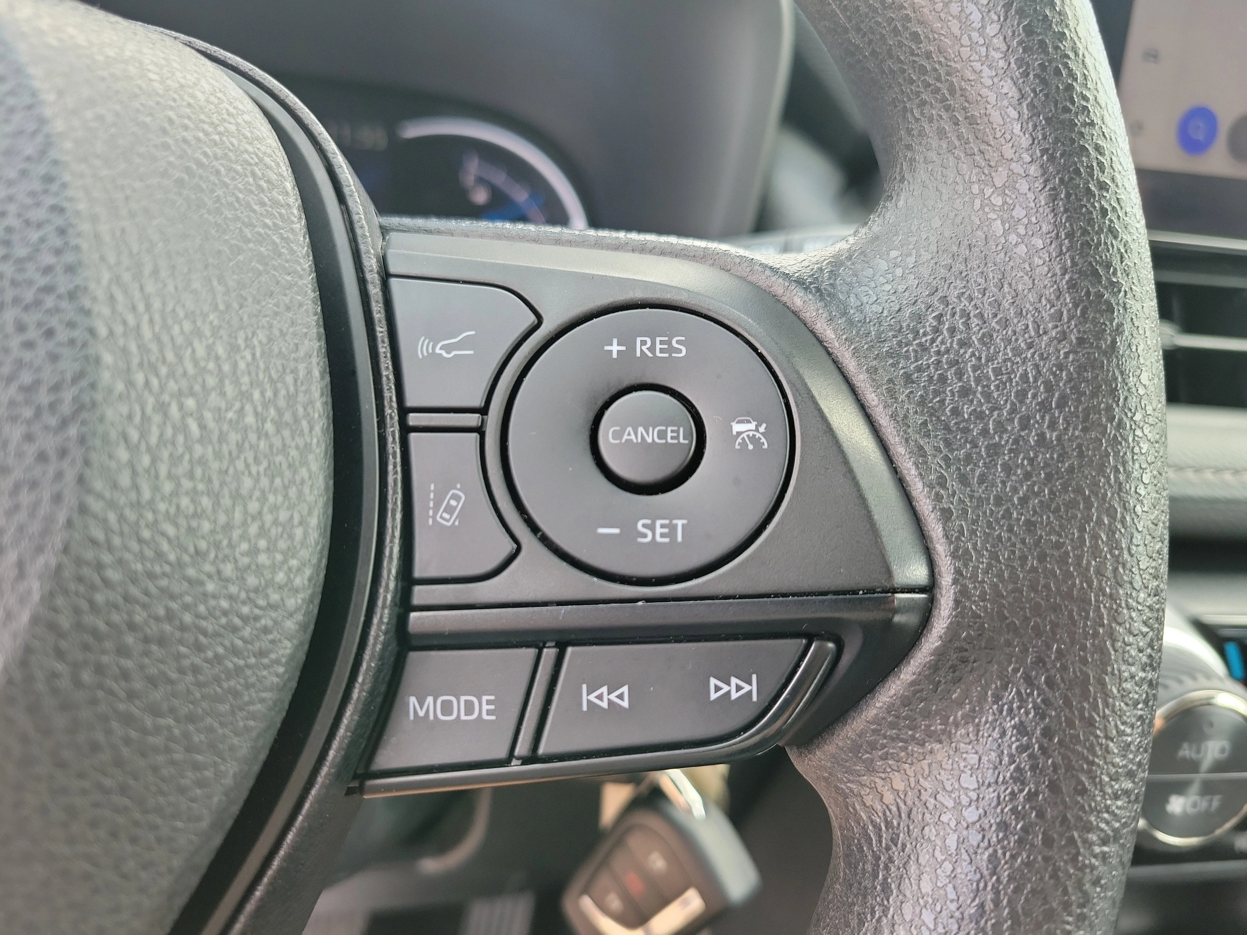 2025 Toyota RAV4 LE - Photo 17