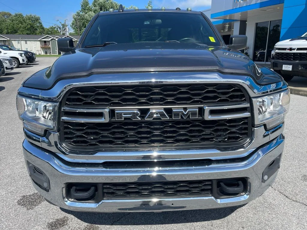 Used 2022 Crystal Metallic Ram Tradesman image 2