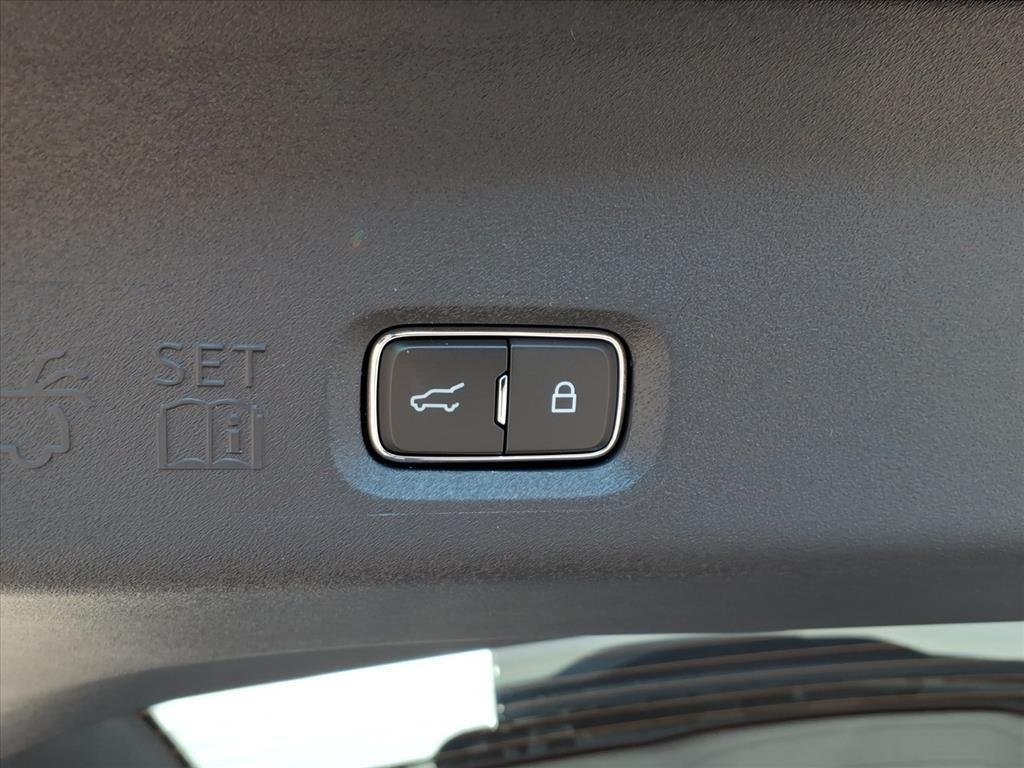 New 2025 Oxford White Ford Active image 23