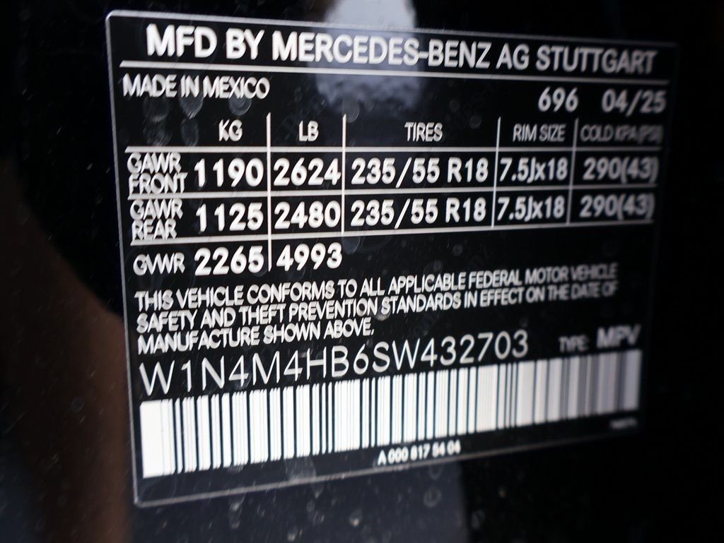 Used 2025 Night Black Mercedes-Benz GLB 250 image 41