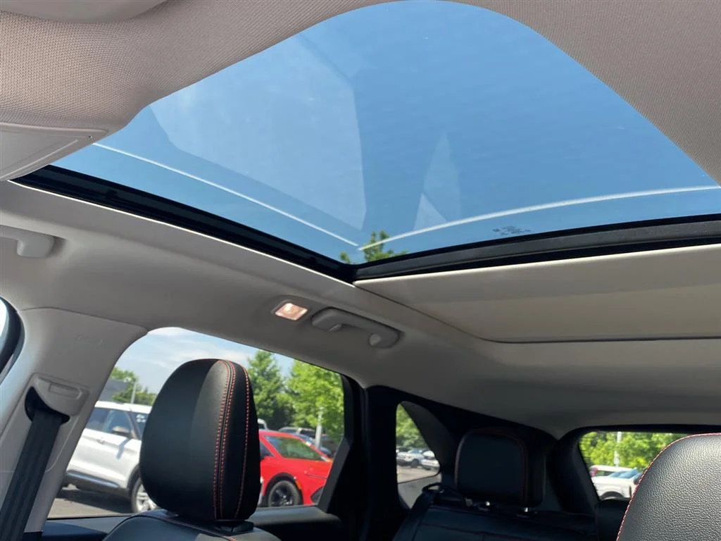 Used 2022 Agate Black Ford SEL image 5