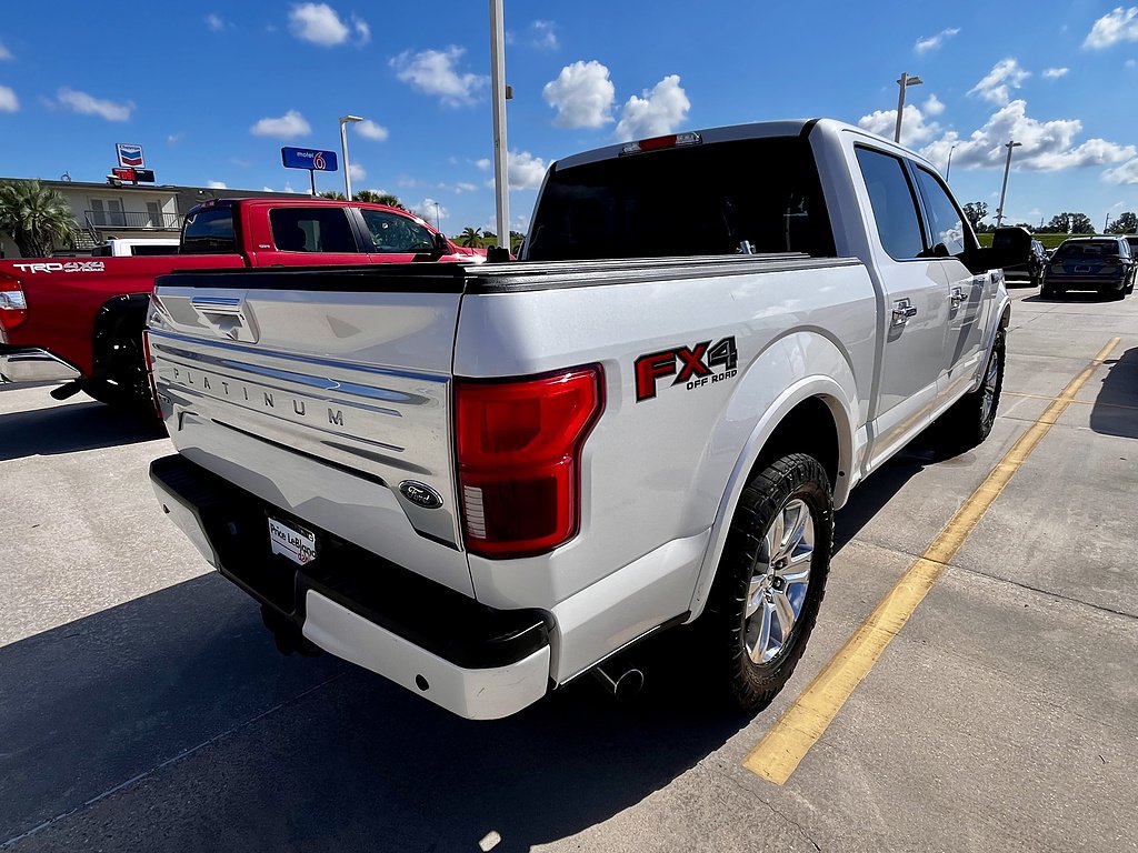 Used 2018 White Platinum Metallic Tri-Coat Ford Platinum image 3