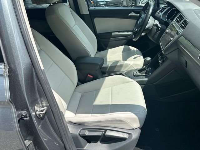 Used 2018 Gray Volkswagen 2.0T SE image 12