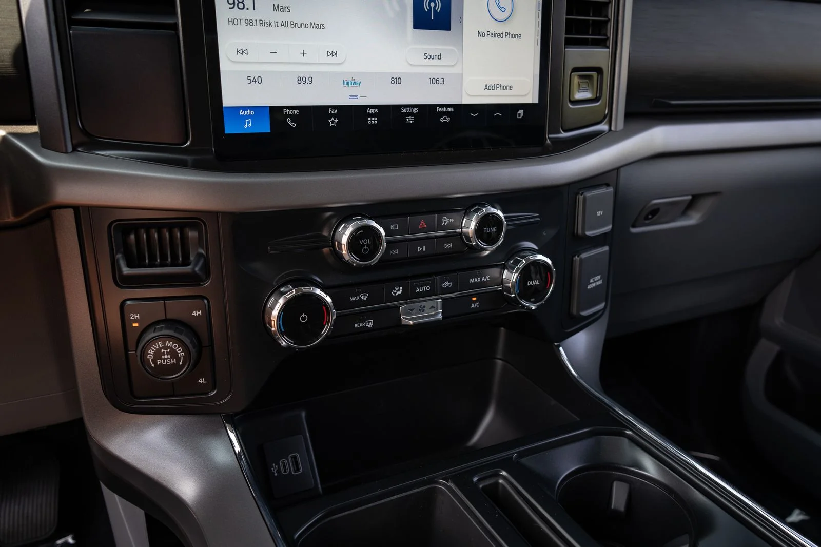 New 2026 Carbonized Gray Metallic Ford XLT image 25