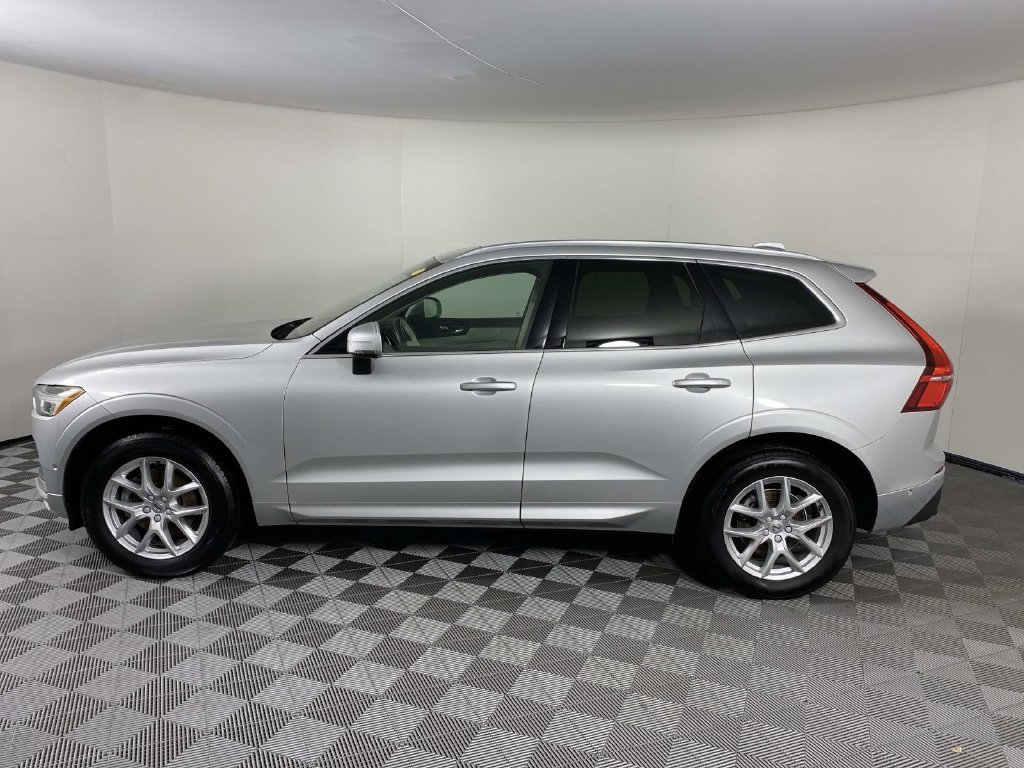 Used 2019 Silver Volvo T5 Momentum image 5