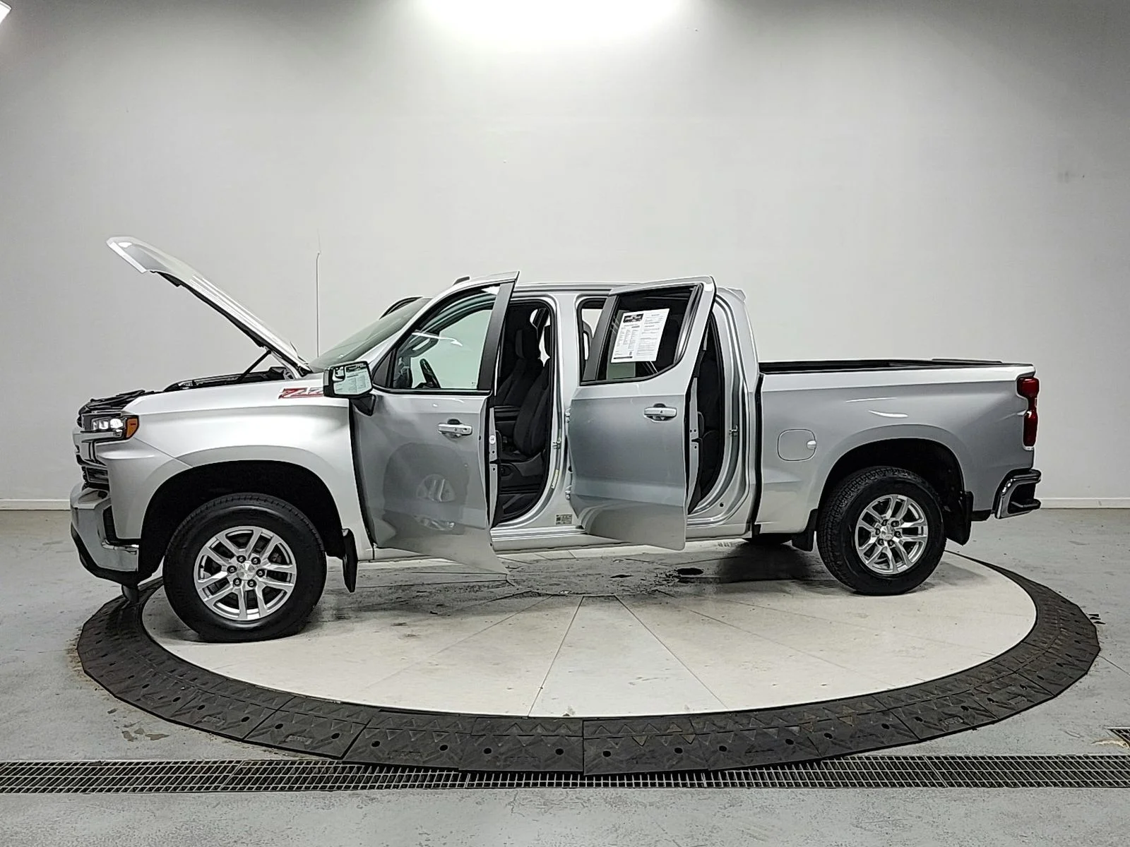 Used 2019 Silver Chevrolet LT image 12