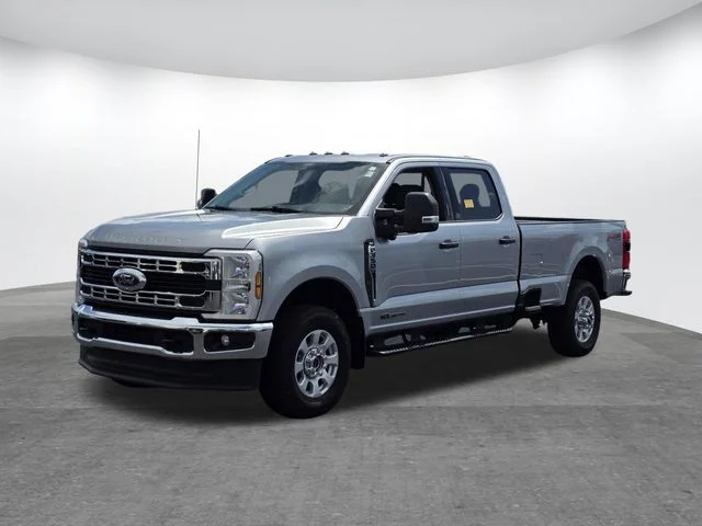 Used 2024 Silver Metallic Ford XLT image 7