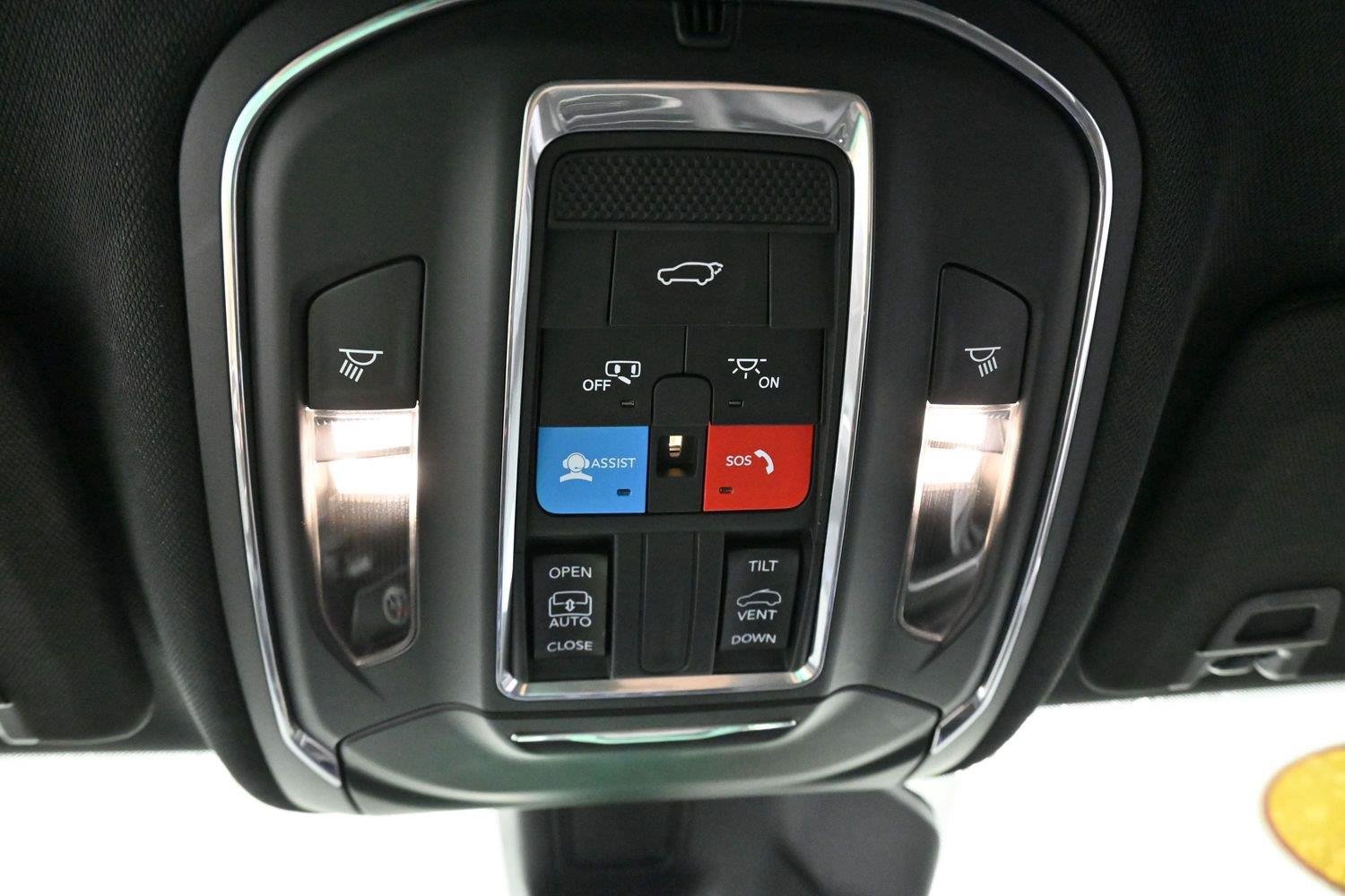 Used 2024 Bright White Clearcoat Jeep Altitude X image 28