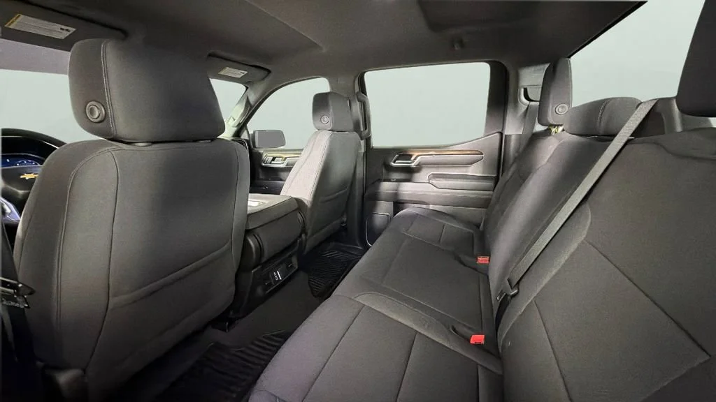 Used 2024 Sterling Gray Metallic Chevrolet LT image 27