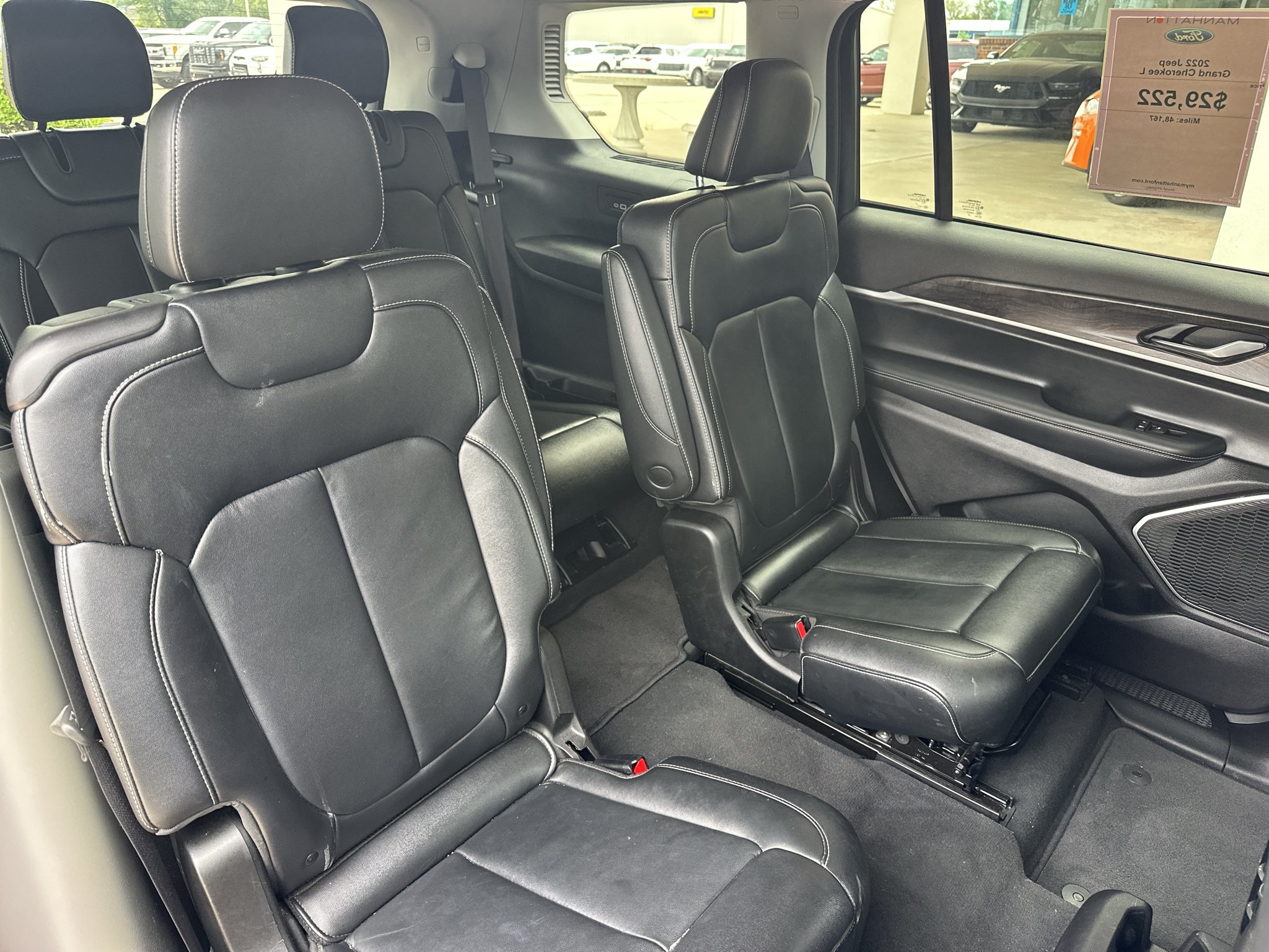 Used 2022 Diamond Black Crystal Pearlcoat Jeep Limited image 35