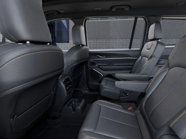 New 2026 Diamond Black Crystal Pearl-Coat Exterior Paint Jeep Limited image 23