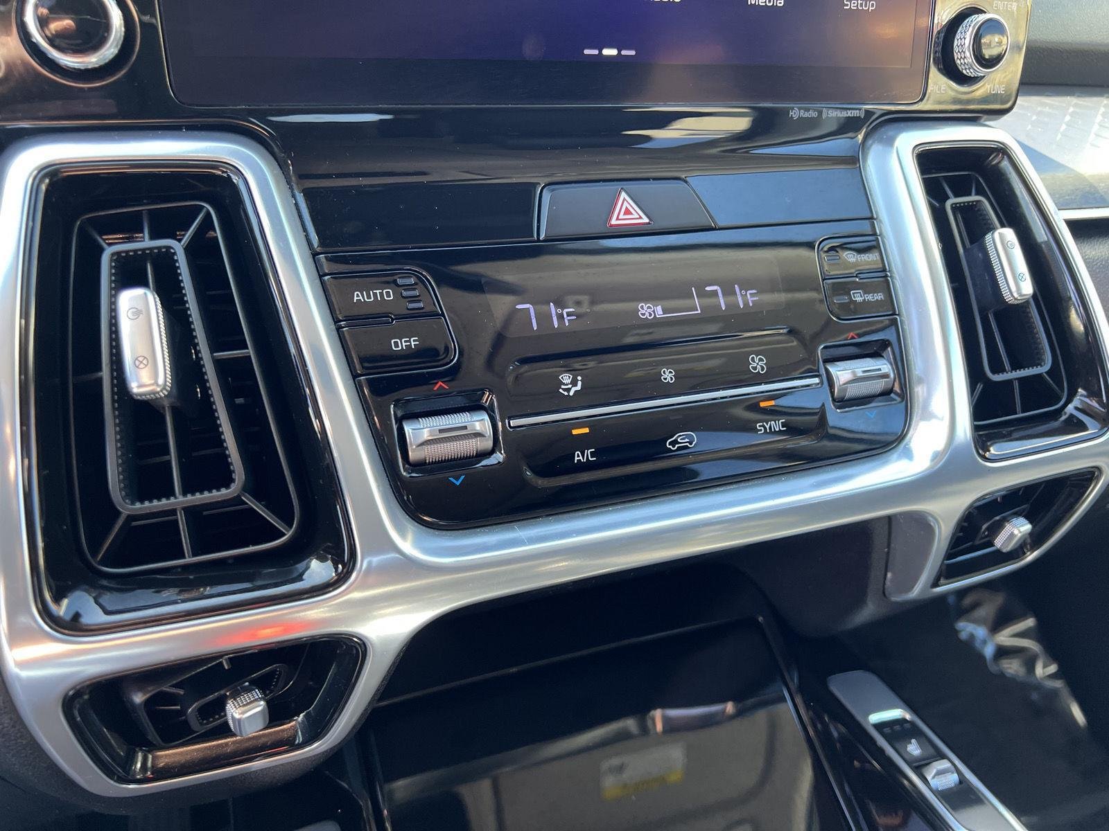 2022 Kia Sorento SX - Photo 25