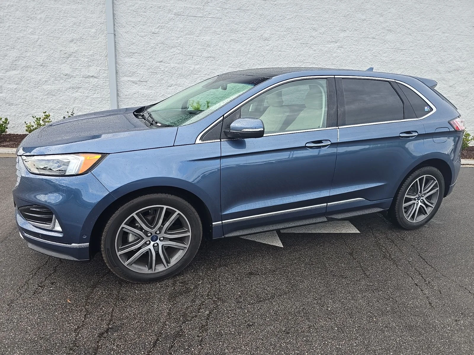 2019 Ford Edge Titanium's photo
