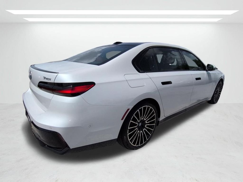 New 2026 Mineral White Metallic BMW 740i xDrive image 4