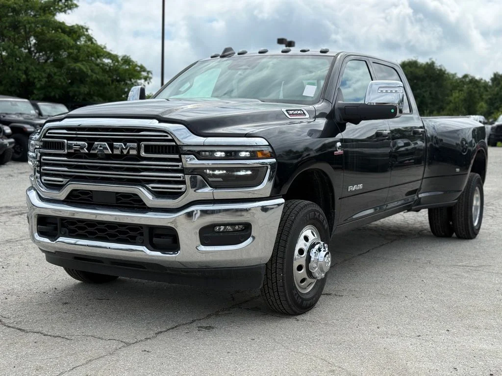 New 2026 Diamond Black Crystal Pearl-Coat Exterior Paint RAM Laramie image 2