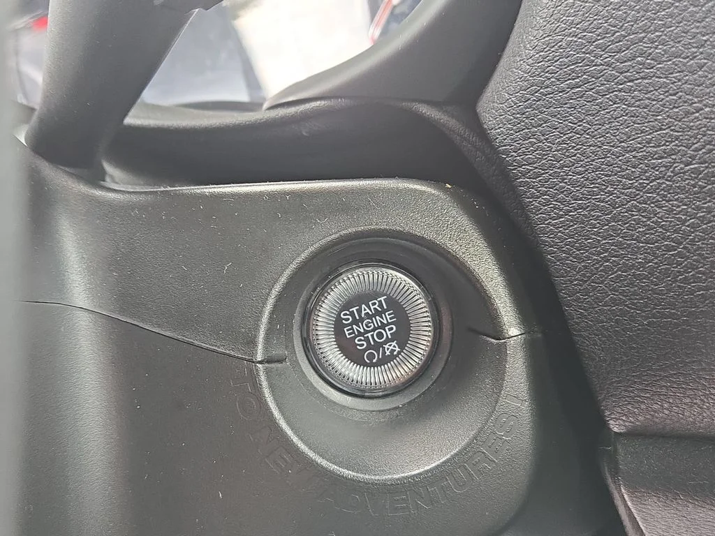 Used 2023 Red Jeep Latitude image 32