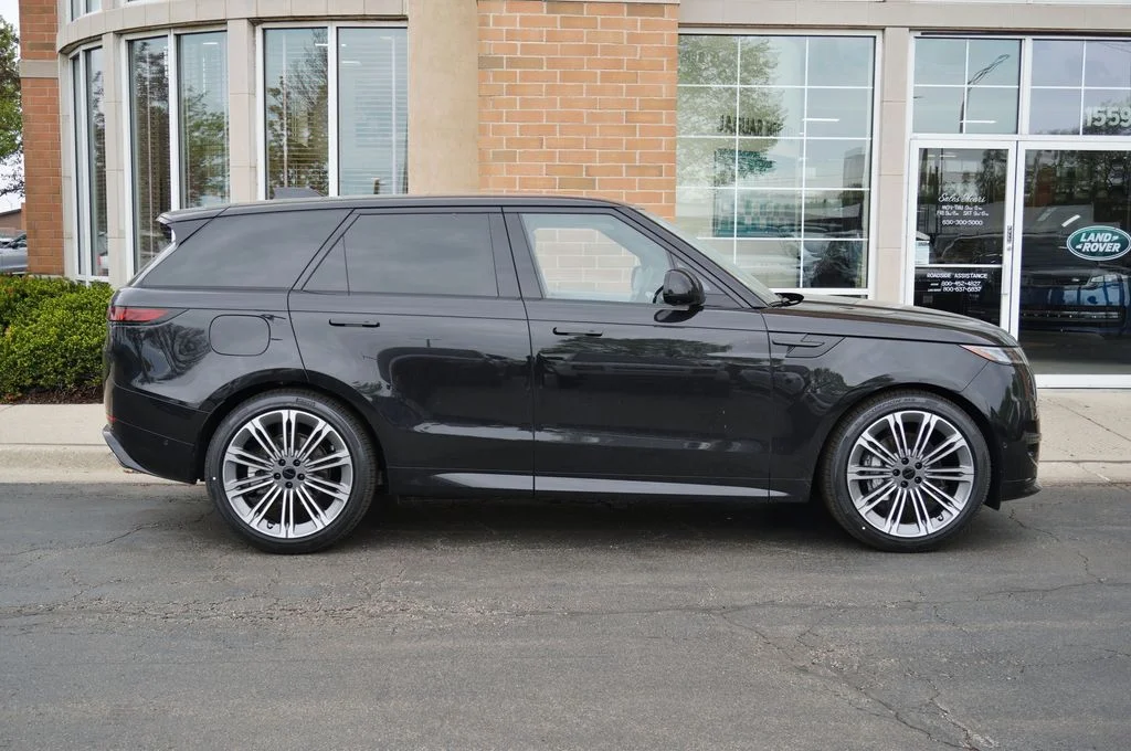 New 2026 Santorini Black Land Rover Dynamic SE image 8