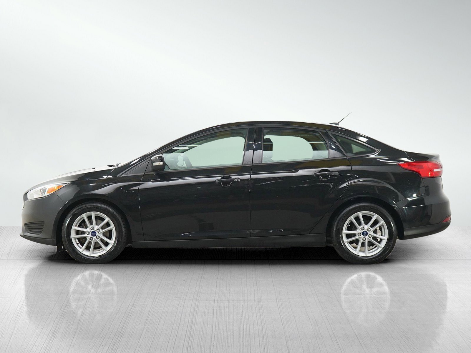 Used 2015 Ford Focus SE with VIN 1FADP3F28FL216361 for sale in South Saint Paul, Minnesota