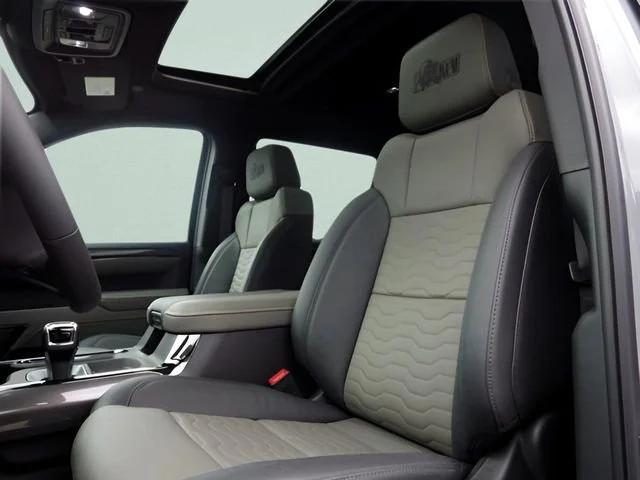 2025 Chevrolet Silverado 1500 ZR2 - Photo 17