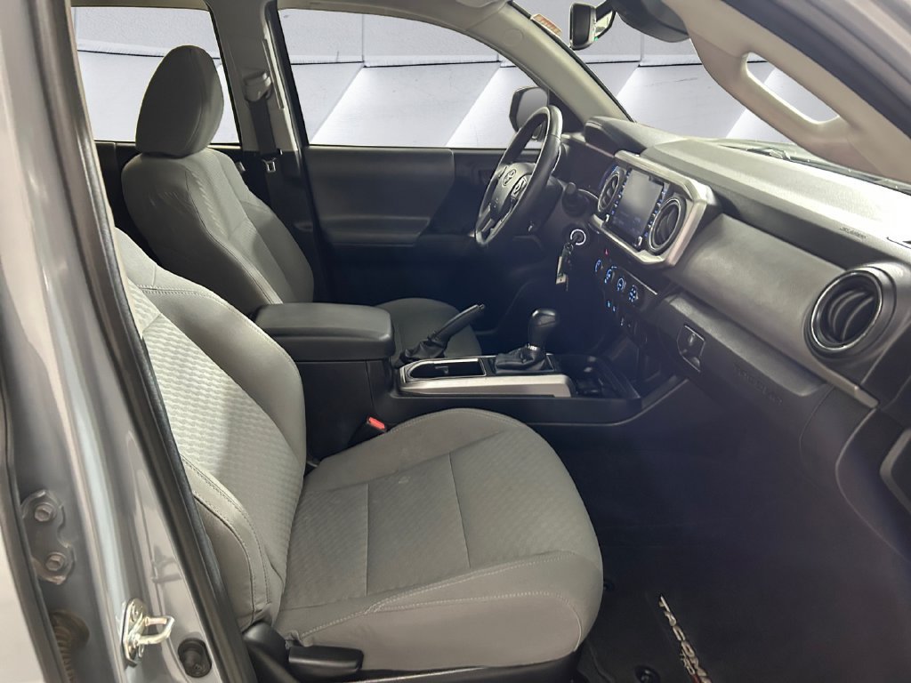 Used 2020  Toyota SR5 image 13