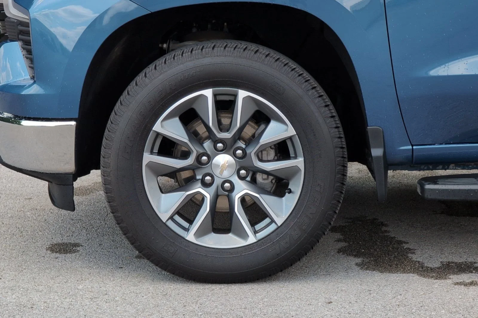 Used 2024 Lakeshore Blue Metallic Chevrolet LT (2FL) image 27