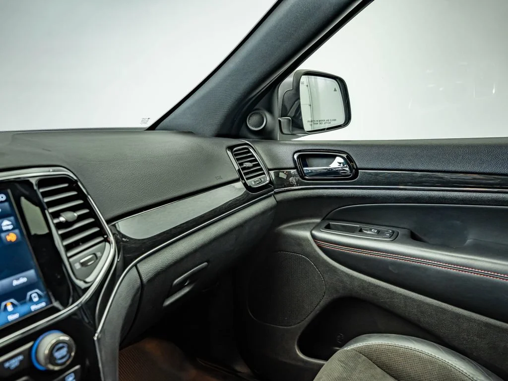 Used 2019 Bright White Clearcoat Jeep Trailhawk image 31