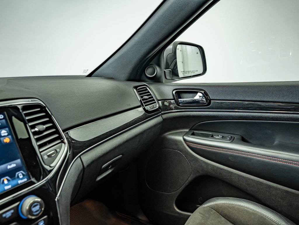 Used 2019 Bright White Clearcoat Jeep Trailhawk image 31