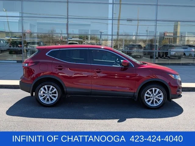 Used 2021 Red Nissan S image 8