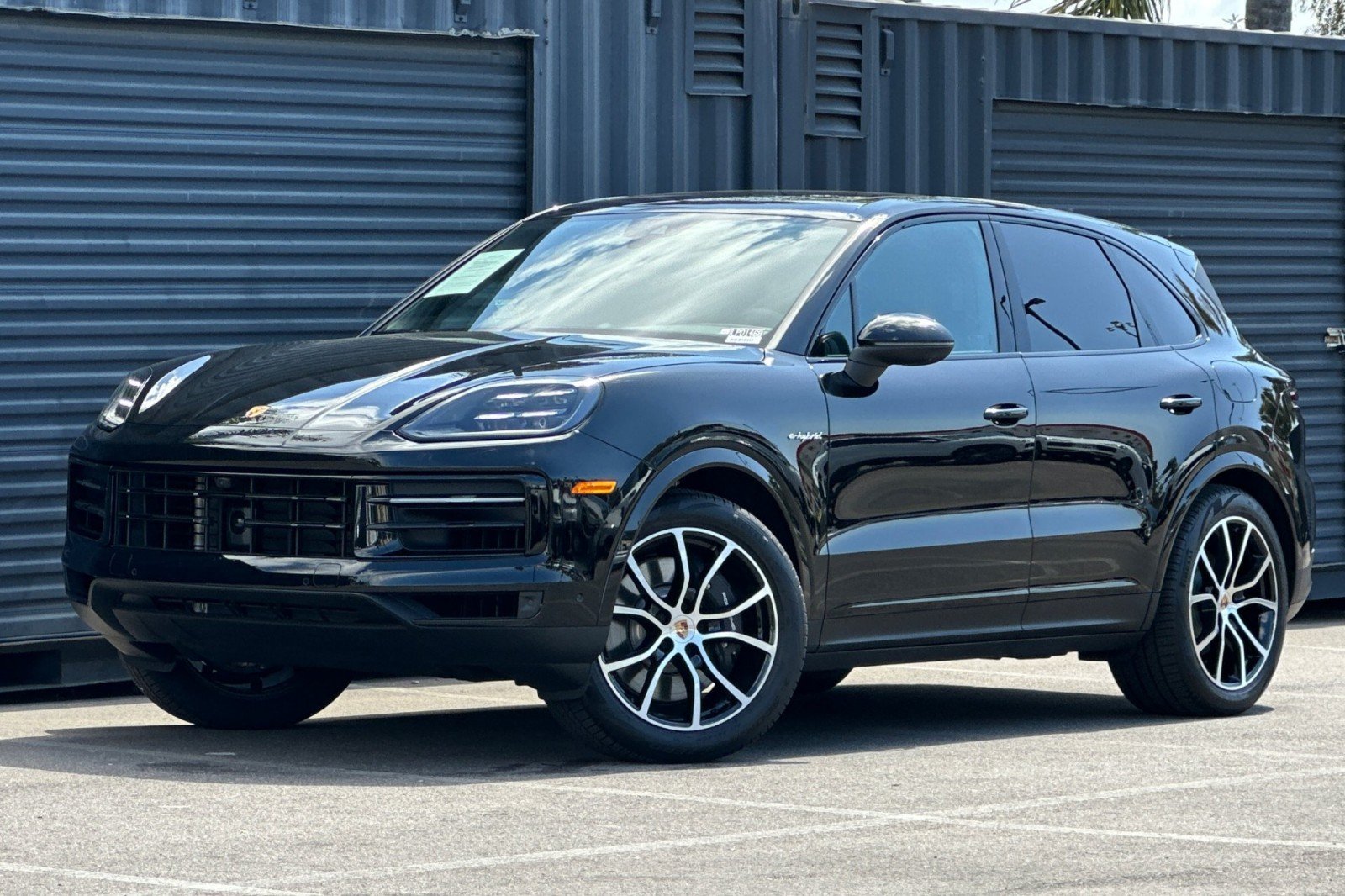 2025 Porsche Cayenne E-Hybrid's photo