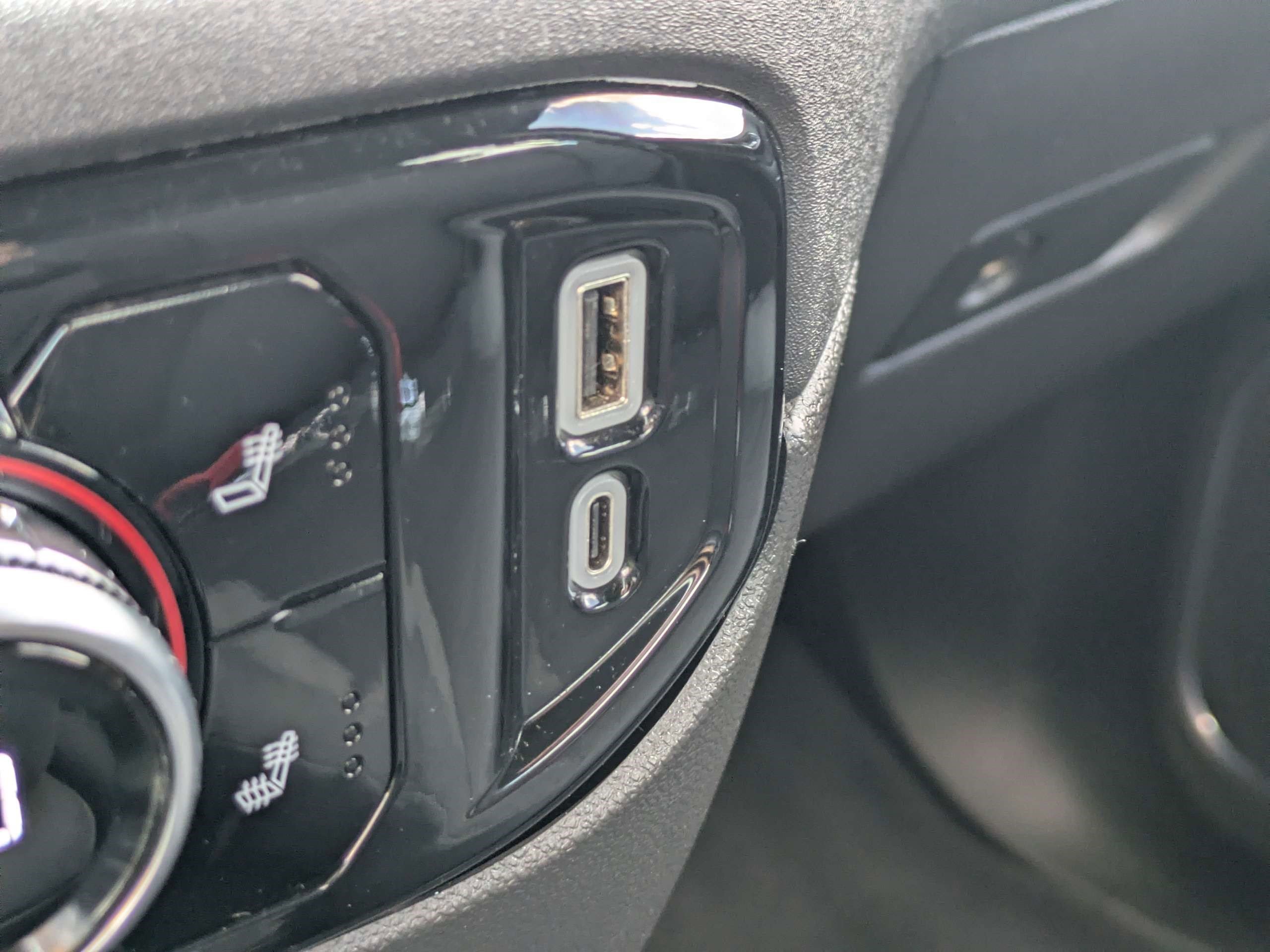 Used 2023 Summit White GMC Elevation image 22