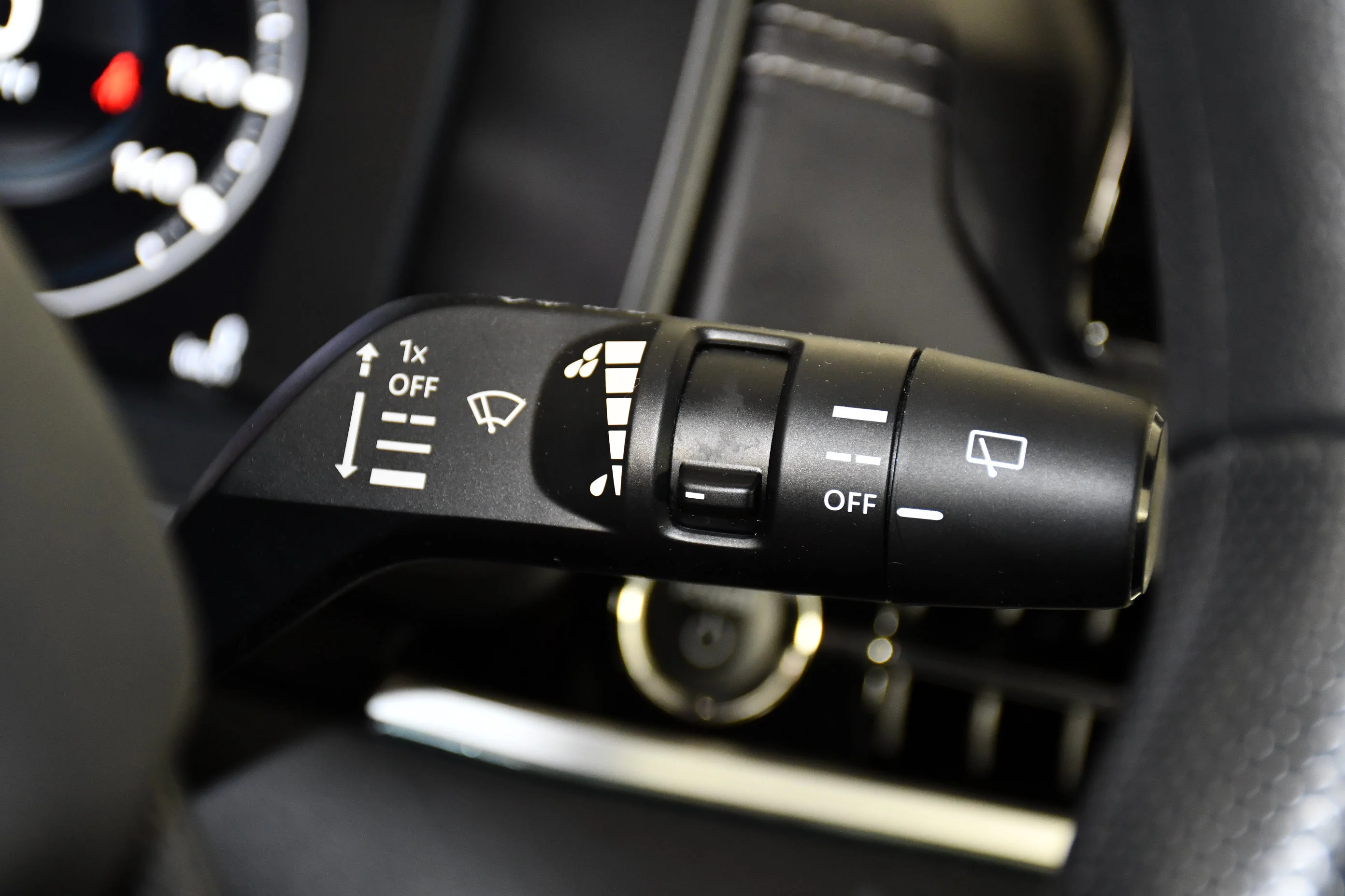 Certified Used 2025 Labrador Black Pearl Mitsubishi ES image 23