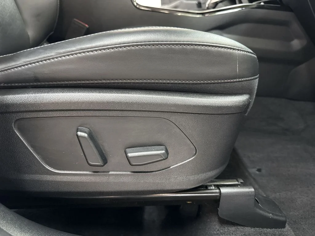 Used 2023 White Pearl Kia SX image 19