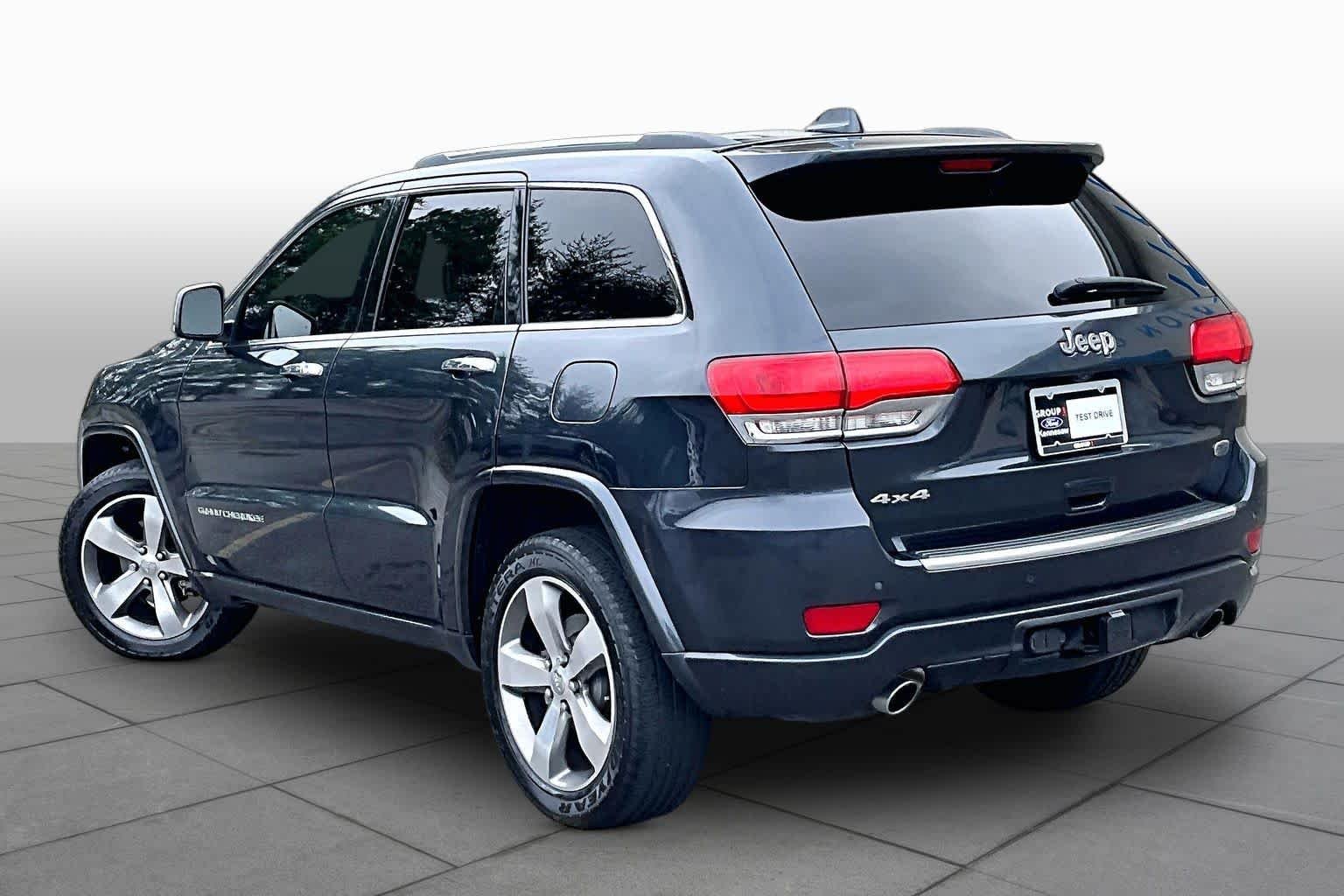 Used 2014 Maximum Steel Metallic Clearcoat Jeep Overland image 11